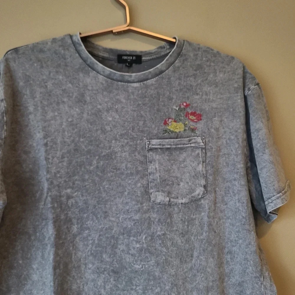 Forever 21 men's t-shirt size L  (N3)